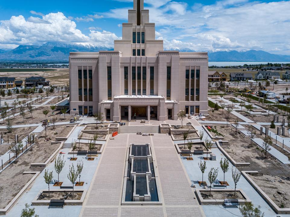 Saratoga Springs Temple fire today, Saratoga Springs, Utah — Emergency Crews Respond to Reported Structure Fire